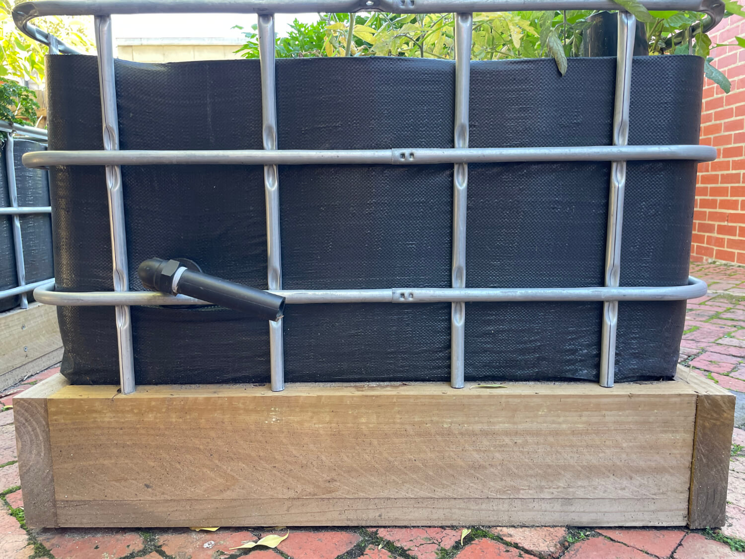 IBC wicking bed tap plumbing